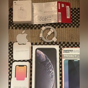 BRAND NEW APPLE IPHONE XR INCLUDES CORD AND BLOCK &MORE